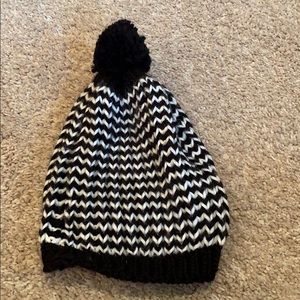 Knitted Black and White Pom Hat 🌸
